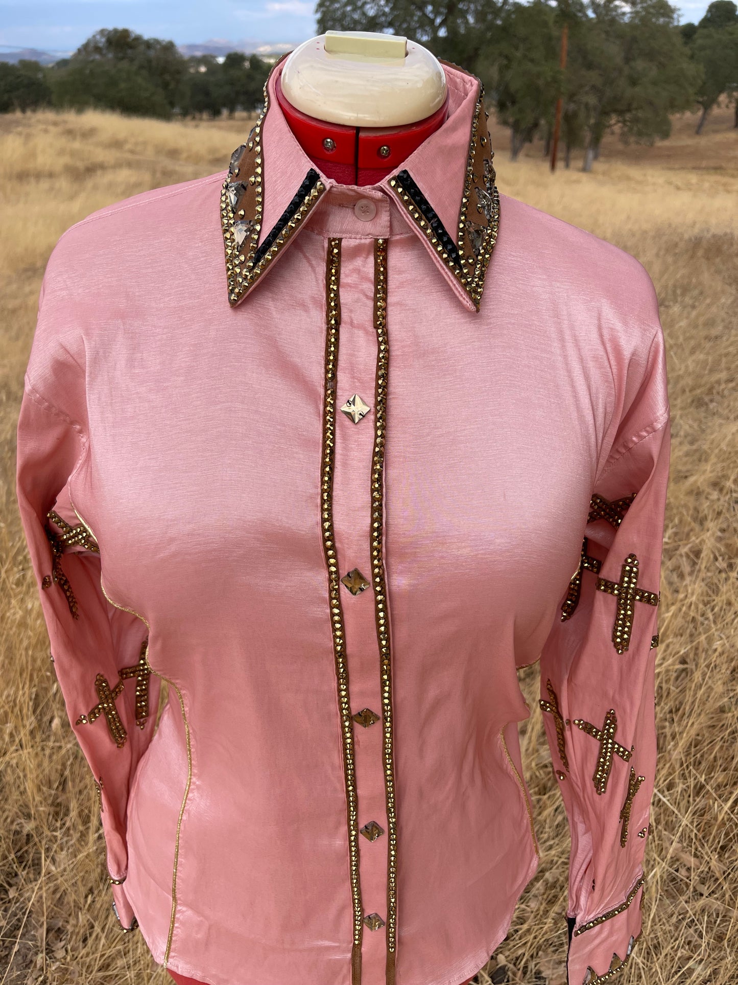 Blush with gold Covered in Chirst