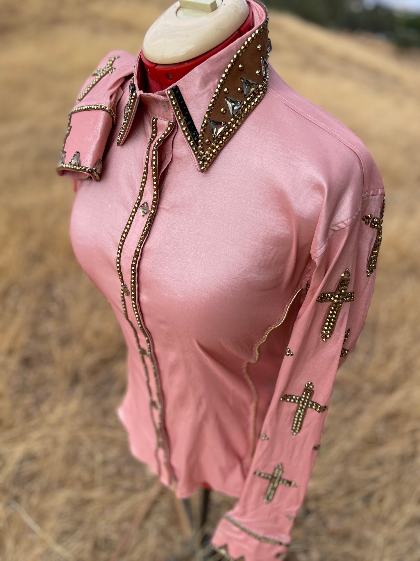 Blush with gold Covered in Chirst