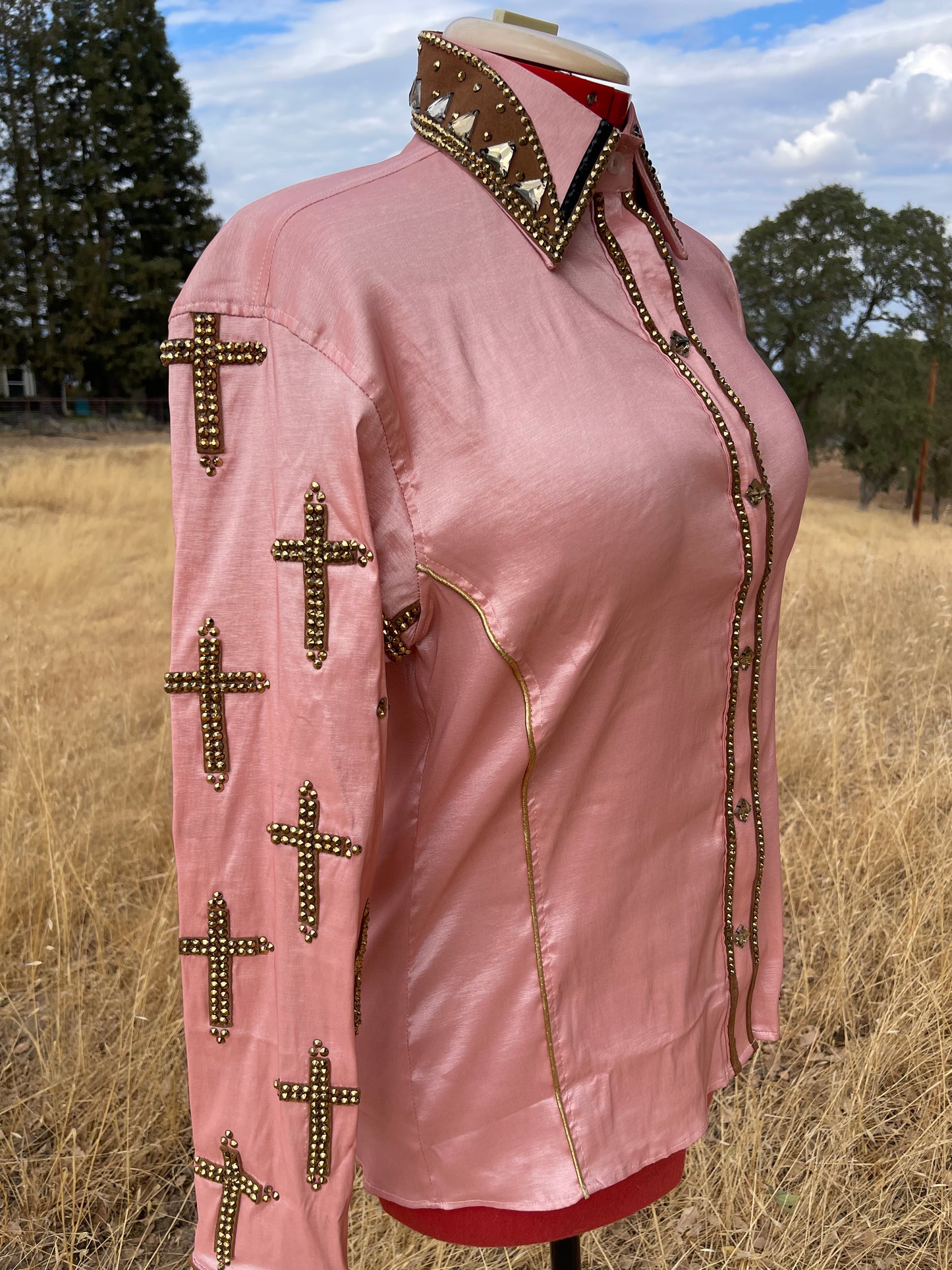 Blush with gold Covered in Chirst