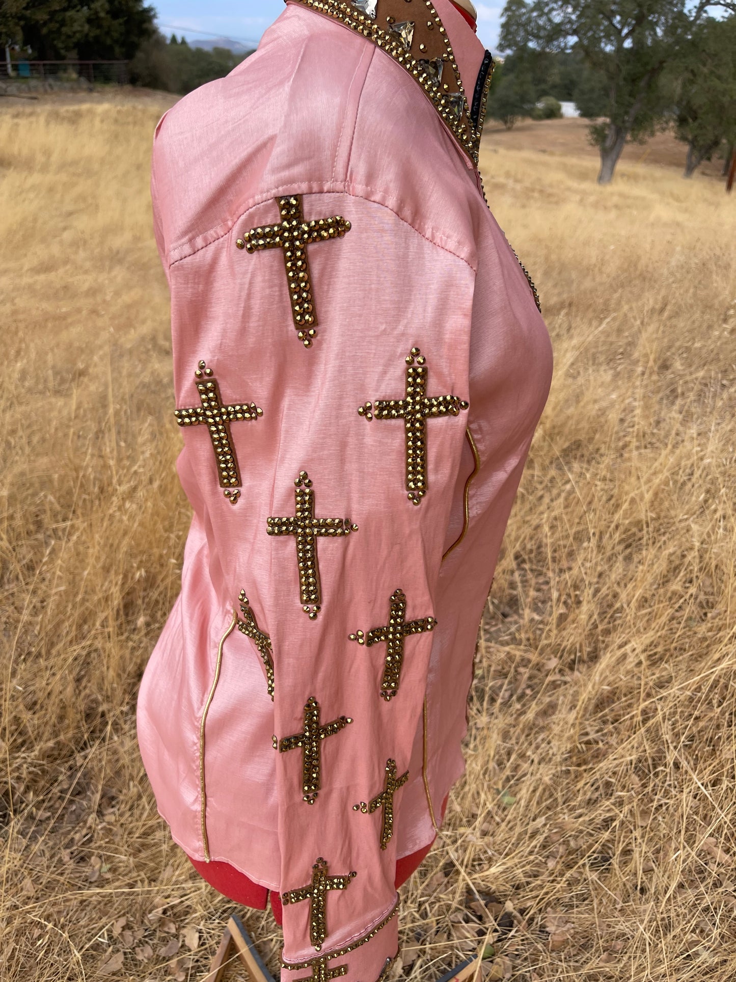 Blush with gold Covered in Chirst
